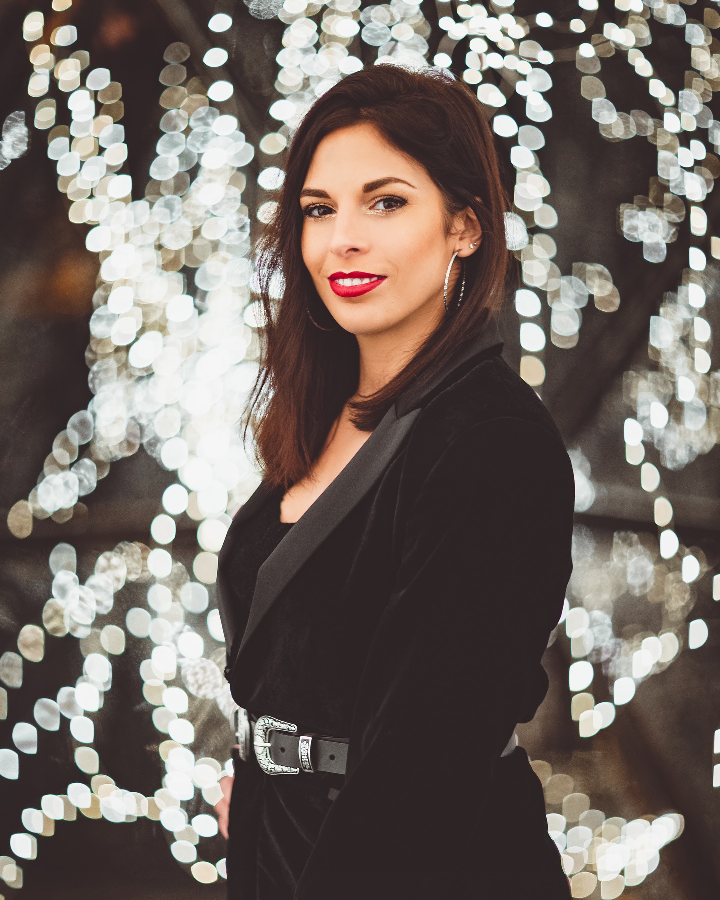 Mon premier portrait où je souriais, souvenir 🥰

@butterfly.sfx 

N’hésitez pas à me contacter pour une séance 😁

#photographie📷 #photographeparis #frenchphotographer #portraitmuse #shootingphoto #christmasmood #christmas #christmaslights🎄 #queencitycollectives #diorparis #vendome #frenchportraits #frenchvisuals #collabz #egerie #portraitfrance